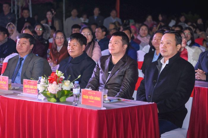 Các đại biểu tham dự buổi lễ.