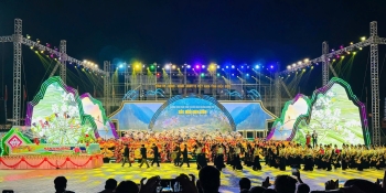 Chương trình nghệ thuật và Diễu hành đường phố chủ đề 'Sắc màu Điện Biên'